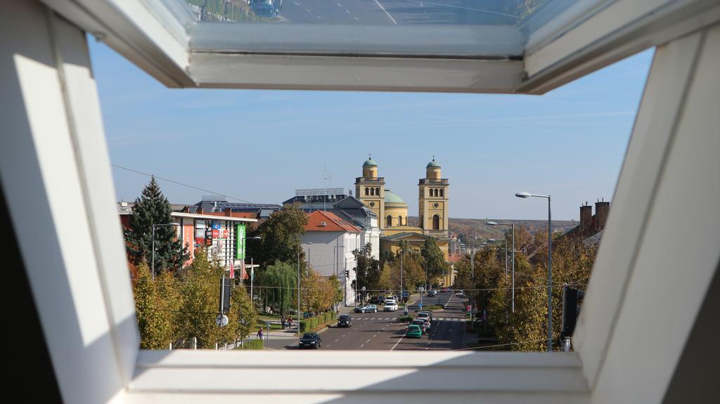 Eger Apartman Екстериор снимка